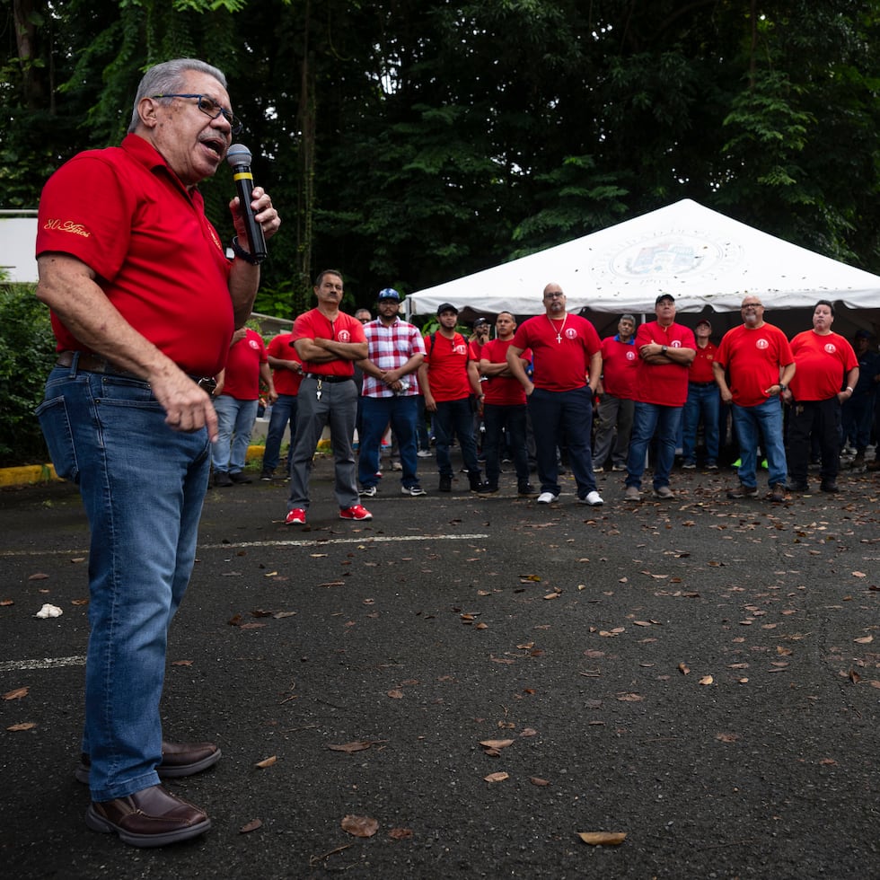 El presidente del Sindicato de Trabajadores de la UPR, David Muñoz, junto a otros miembros del gremio, durante una de las recientes manifestaciones.