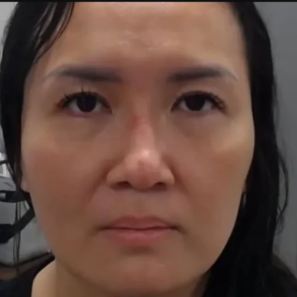 Emylee Thai acusada de fraude, soborno y fuga en Estados Unidos.