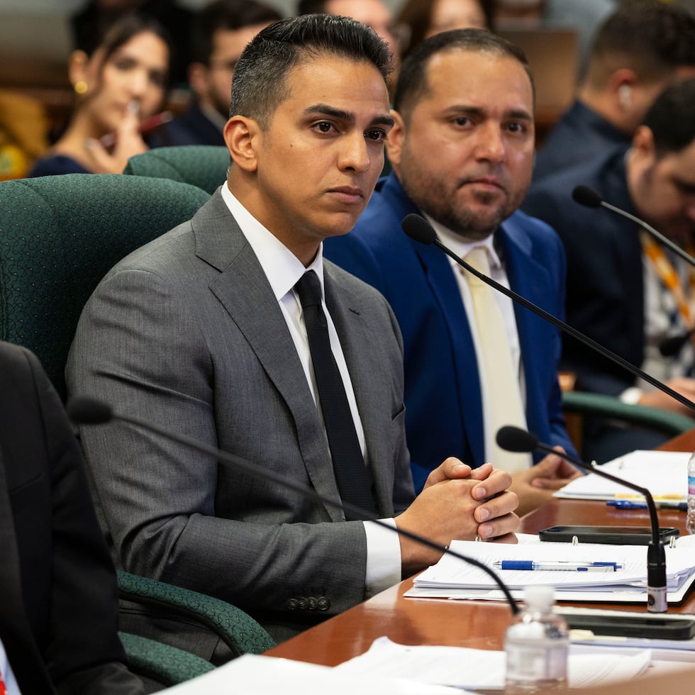 Al centro, el secretario de Hacienda, Ángel Pantoja.