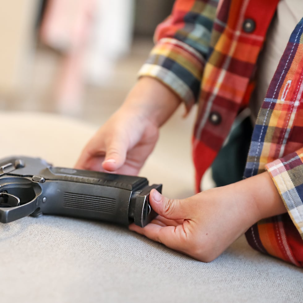 Según el informe preliminar, el menor de 11 años llevó a su vivienda un arma de fabricación casera que encontró poco antes en un terreno cercano.