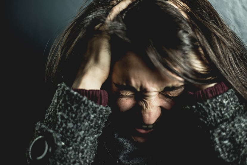 La migraña se caracteriza por ser un dolor de cabeza en la mitad de la cabeza pulsátil, que se acompaña de intolerancia a la luz, molestia al ruido, náuseas, vómito y percepción anormal del dolor. (Pexels)