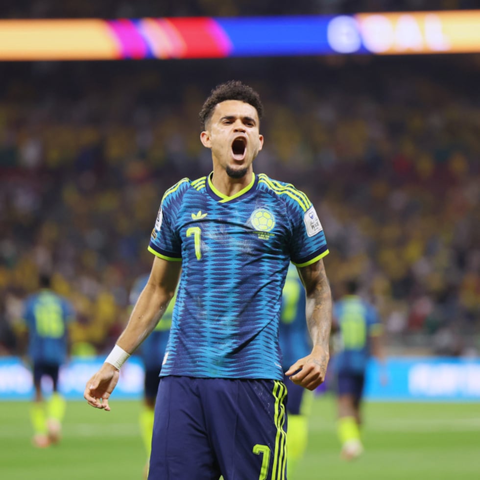 Luis Díaz (7) celebra tras anotar el segundo gol de Colombia en la victoria 3-1 ante Uzbekistán por el Grupo F del Mundial.