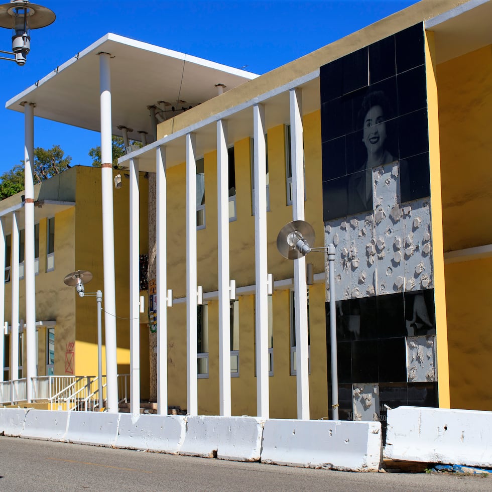 La casa alcaldía de Guánica fue clausurada debido a los daños estructurales que ocasionaron los sismos. Será reconstruida en el mismo lugar.