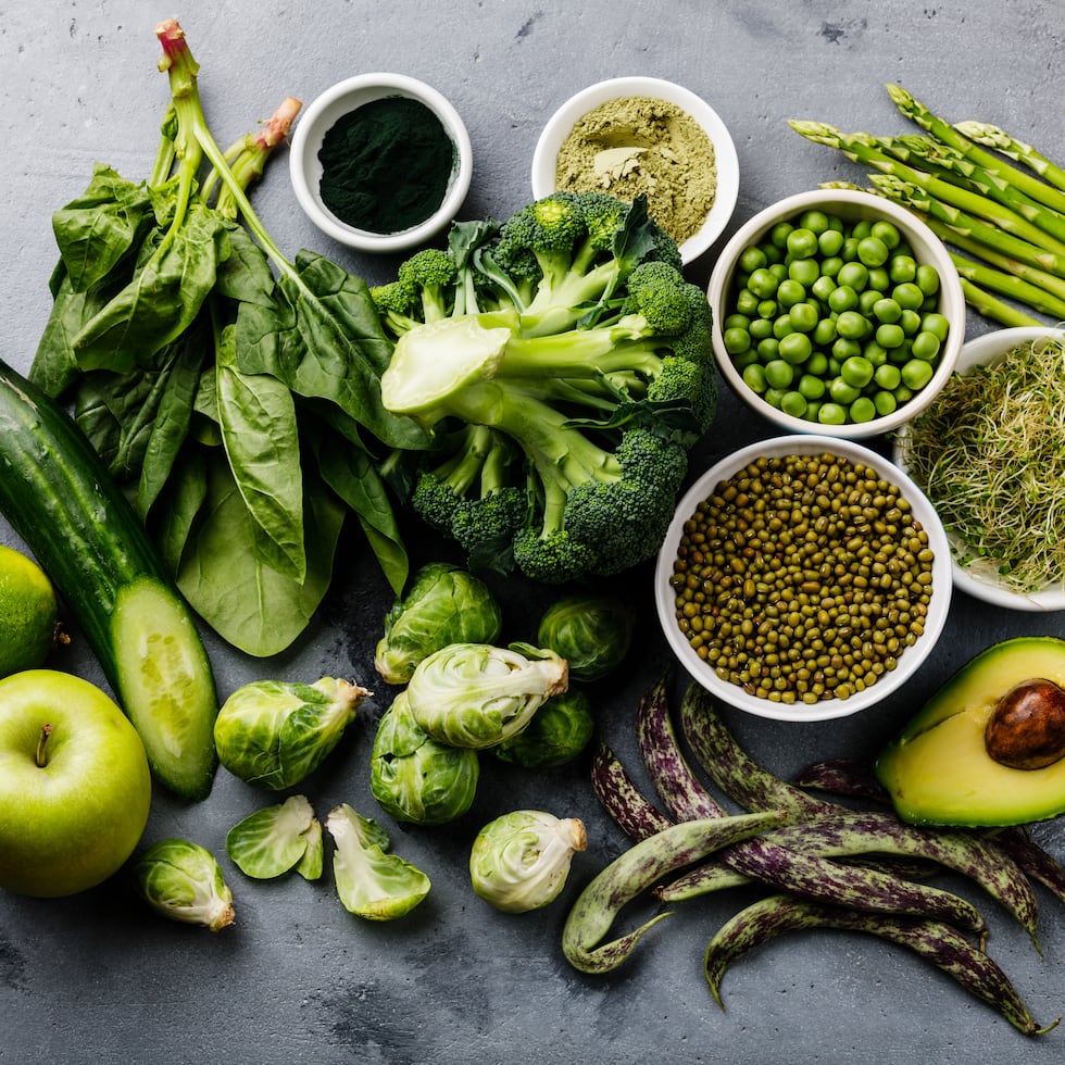 En términos simples, los superalimentos apoyan procesos clave del cuerpo como mantener energía estable y regular la inflamación.