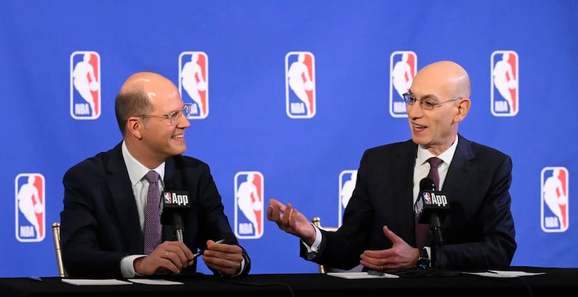 El secretario general de la FIBA, Andreas Zagklis, y el comisionado de la NBA, Adam Silver.