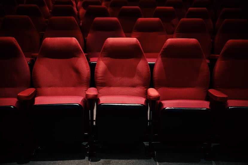 Butacas de un cine comercial.