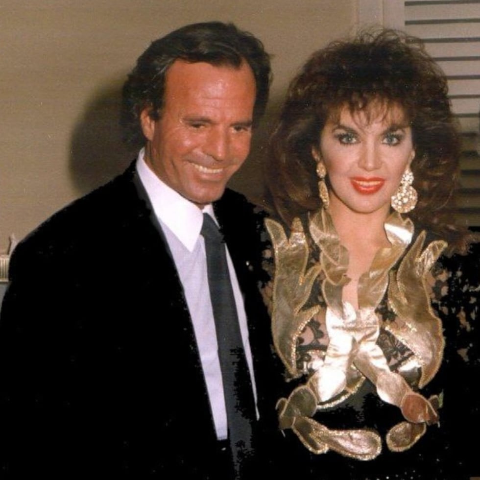Olga Breeskin junto a Julio Iglesias