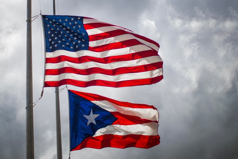 Banderas de Puerto Rico y Estados Unidos