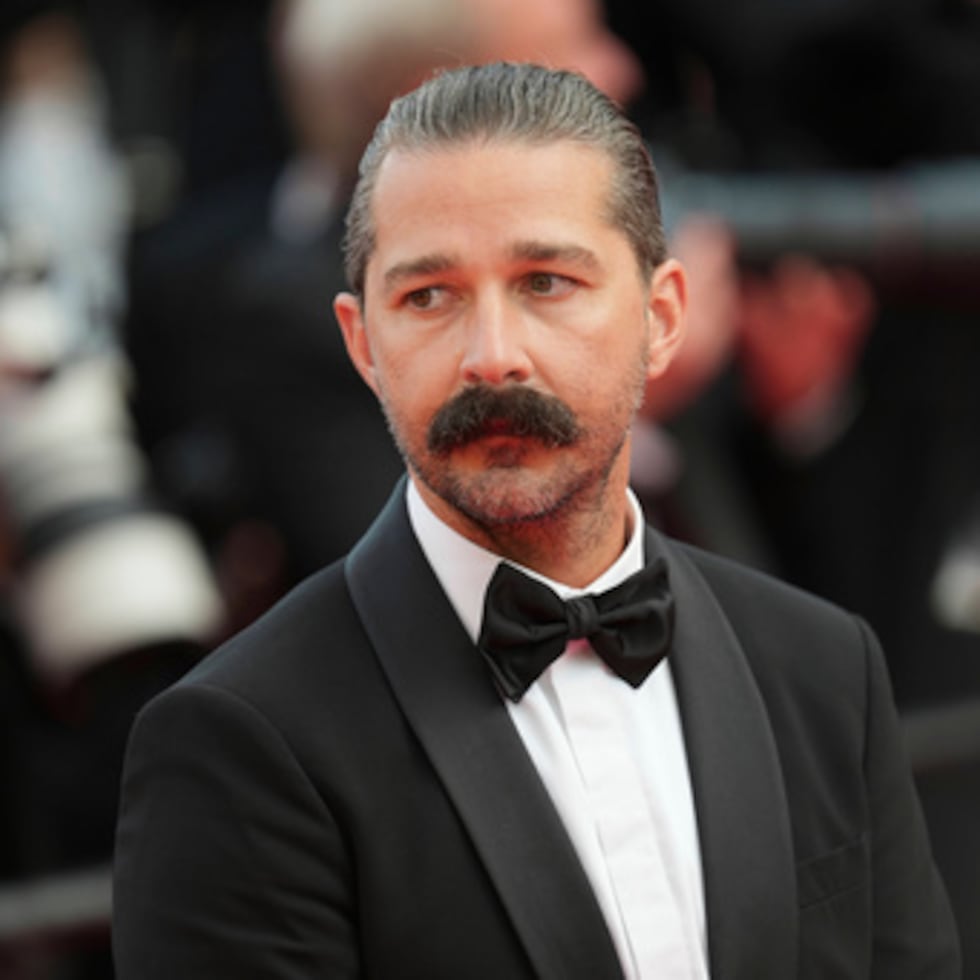 ARCHIVO - Shia LaBeouf posa para los fotógrafos a su llegada al estreno de la película 'The Phoenician Scheme' en el 78º festival internacional de cine, Cannes, sur de Francia, 18 de mayo de 2025. (Foto de Lewis Joly/Invision/AP, Archivo)