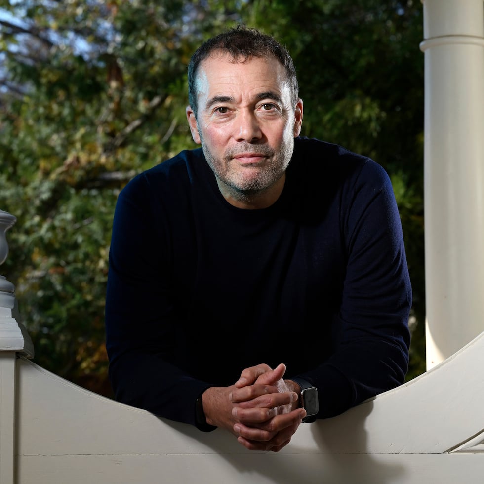 Will LLewis envió un correo electrónico al personal del Post, indicando que “se han tomado decisiones difíciles para garantizar el futuro sostenible del Post”.