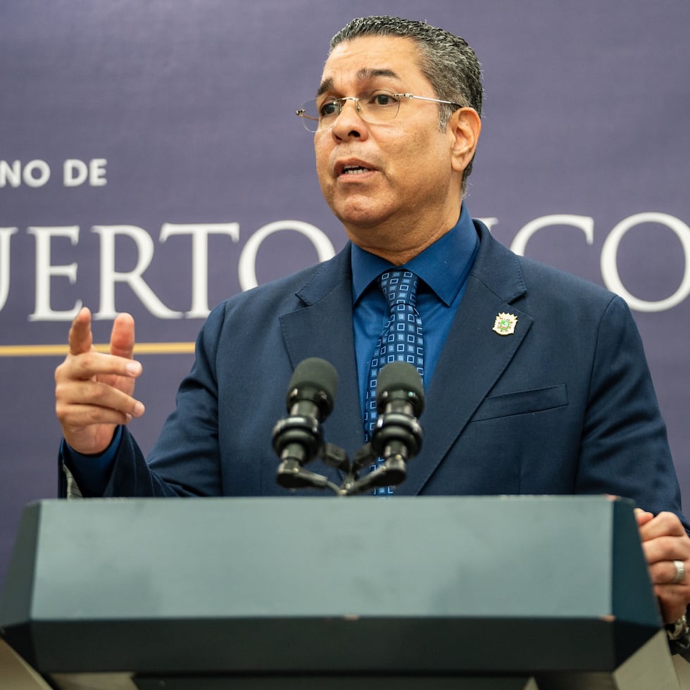 Colón sostuvo que el análisis técnico viabiliza que el proyecto de la barcaza se mantenga en la bahía de la capital.