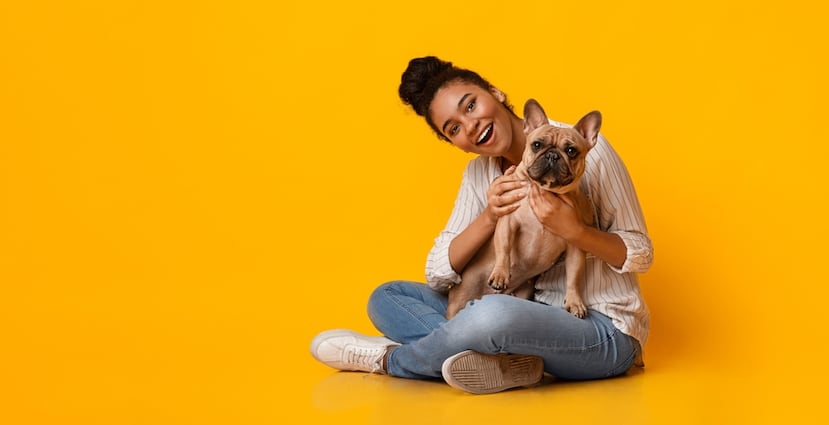 Ten una fotografía tuya con tu mascota. Si te llegaras a separar de ella, esa fotografía ayudará a documentar que eres el dueño y permitirá que otros puedan ayudarte.
