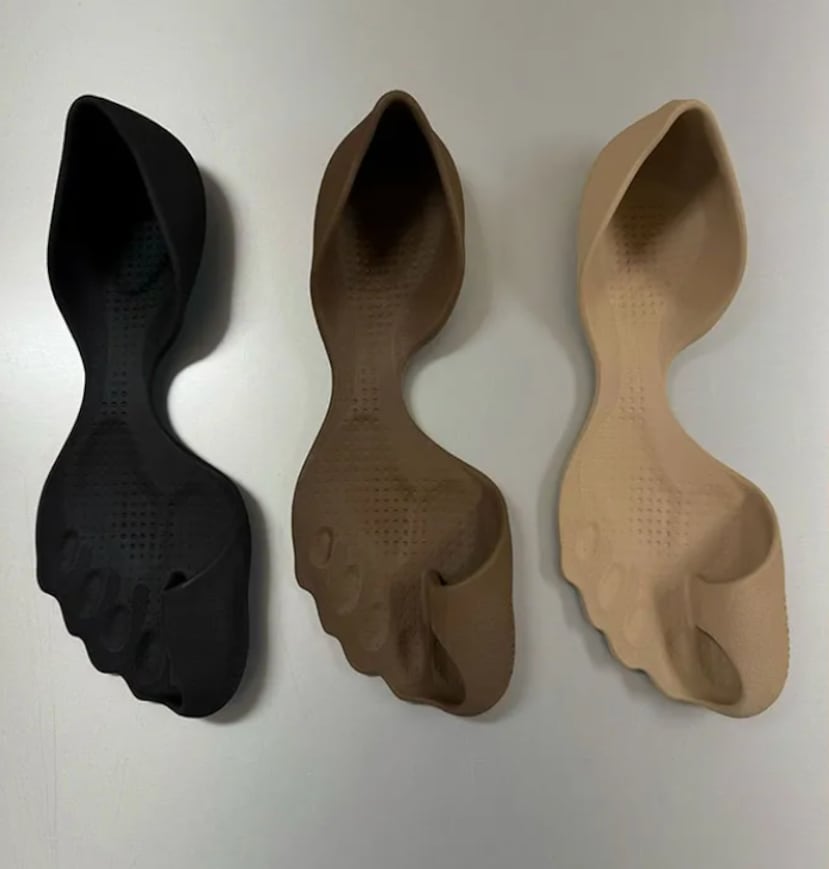 La silueta del calzado Zero, minimalista y moderno, tiene la forma de los dedos del pie en la puntera y no llega a abarcar la planta completamente.