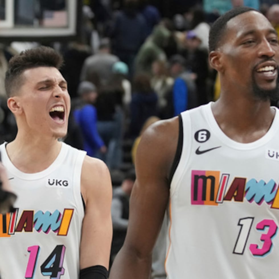 Tyler Herro (14) y Bam Adebayo (13) fueron compañeros de equipo con el Heat. Herro ahora pertenece a los Bucks.