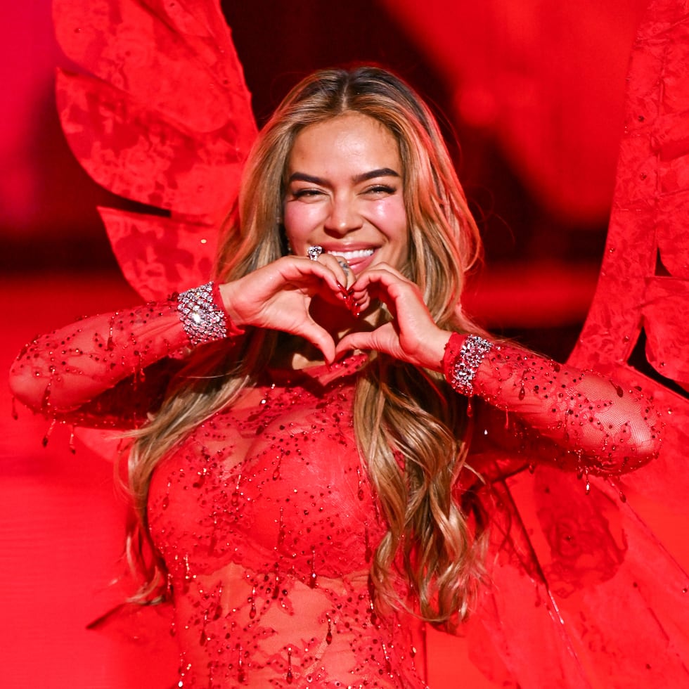La cantante Karol G durante su participación en el Victoria's Secret Fashion Show 2025.