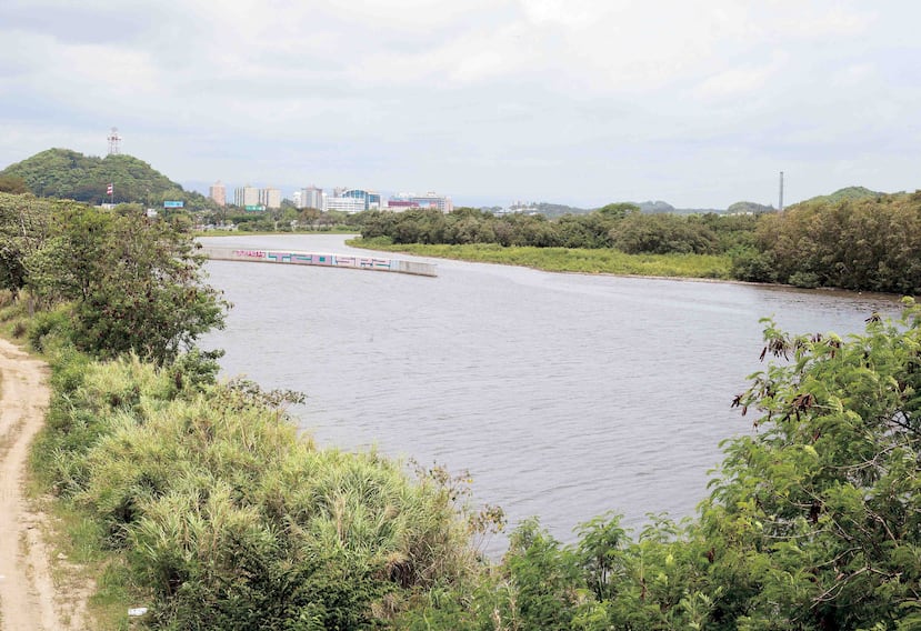 El Cuerpo de Ingenieros informó que contrató una compañía local para construir las paredes. (Archivo / GFR Media)