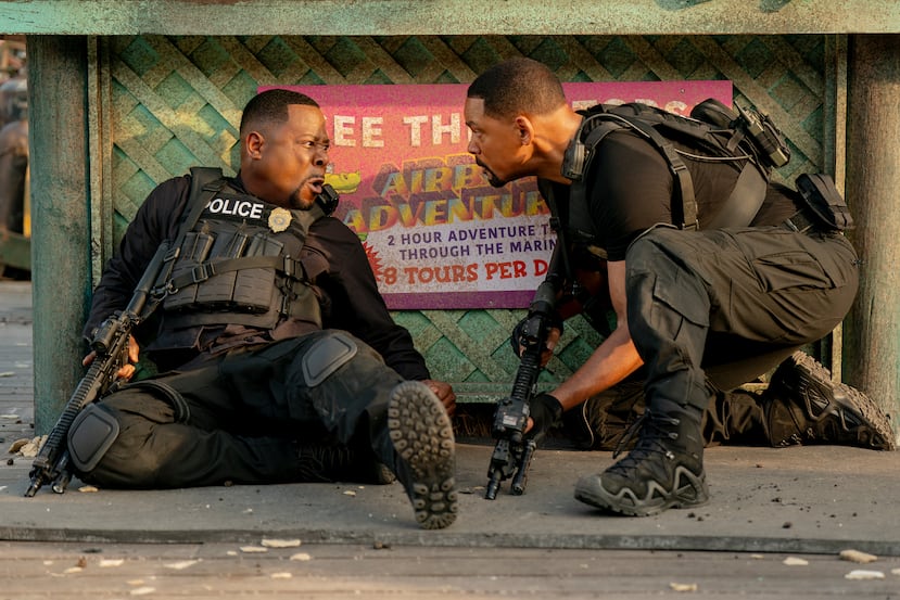 Will Smith, derecha, y Martin Lawrence en una escena de la película "Bad Boys: Ride or Die". (Frank Masi/Columbia Pictures-Sony vía AP)