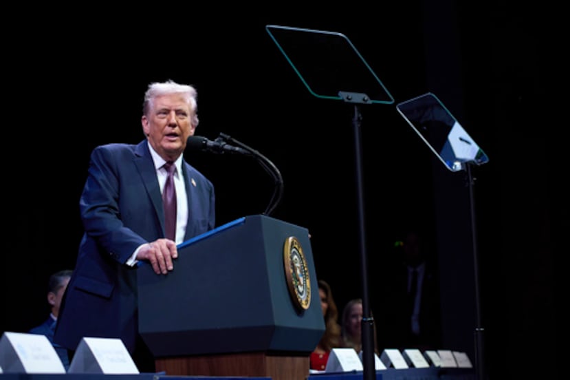 Trump habla en evento de la Comisión de Libertad Religiosa en Washington.