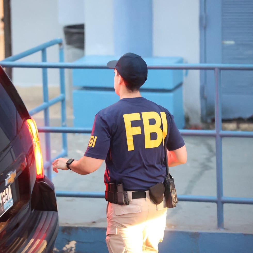 According to the complaint, the charges stem from an arrest on March 7, 2023 in the Sabana Abajo housing development in Carolina.