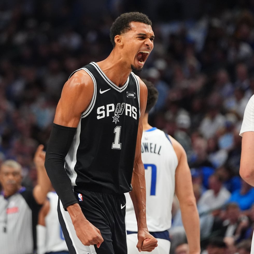 El francés Victor Wembanyama, de los Spurs, es el primer jugador en la historia de la NBA en acumular 100 puntos y 15 bloqueos en los primeros tres partidos de su equipo en una temporada.