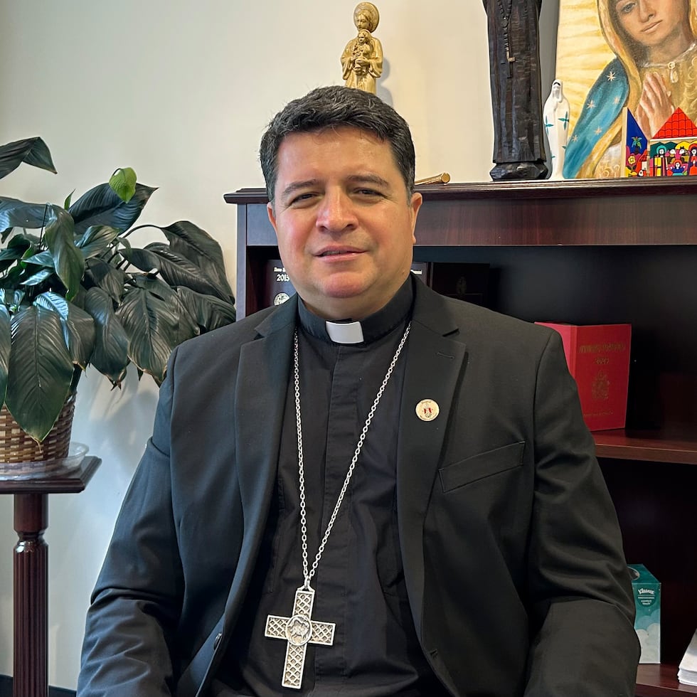 El recién nombrado obispo de la diócesis de Wheeling-Charleston, el salvadoreño Evelio Menjívar.