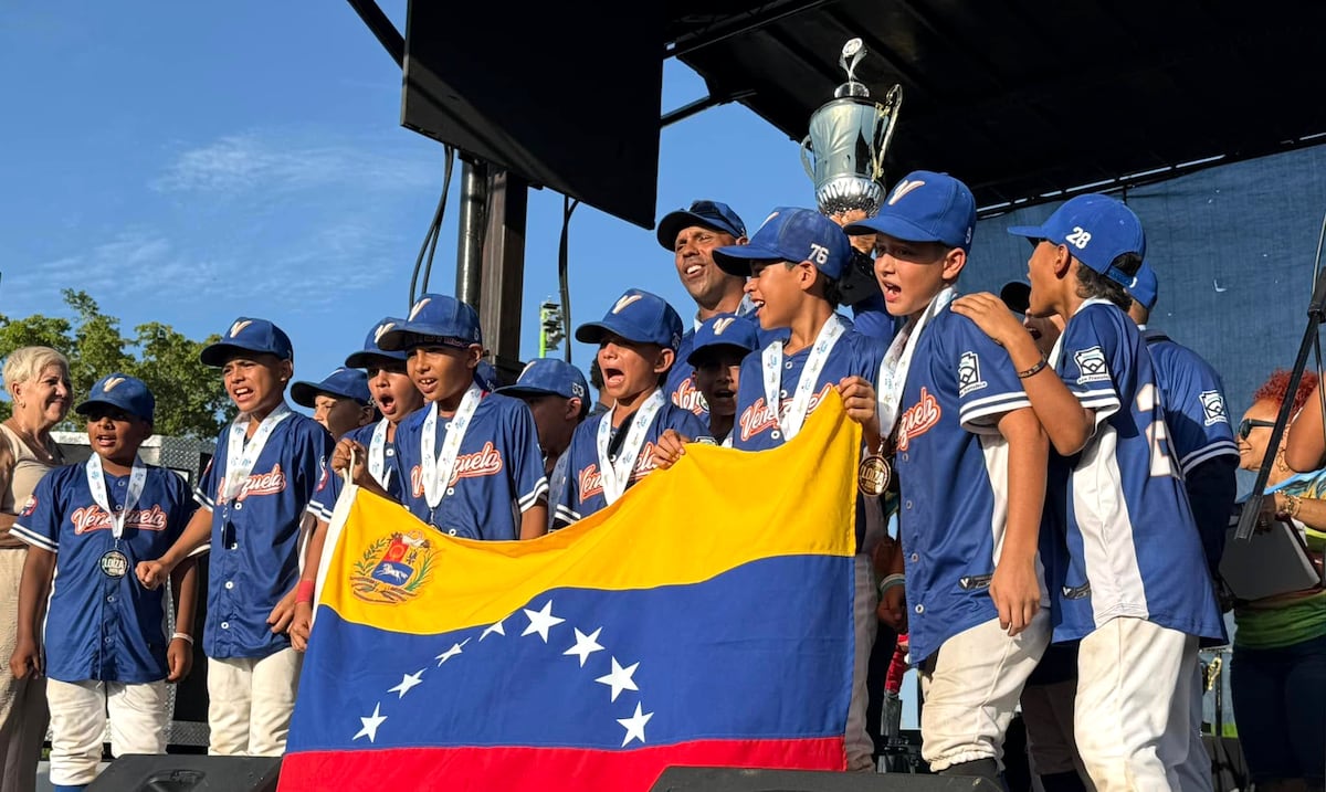 Equipo de Venezuela de béisbol infantil gana torneo en Puerto Rico en medio de la tragedia en su país