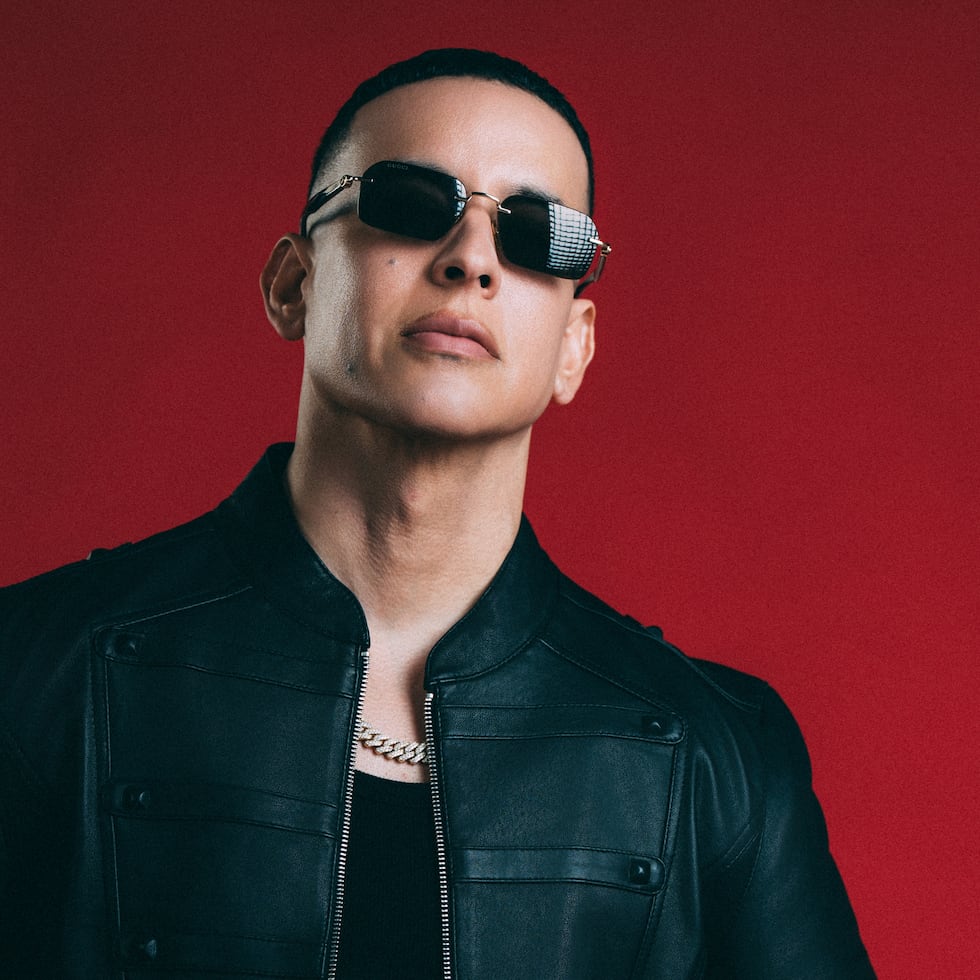 The song was co-written by Daddy Yankee and Keityn, and produced by Jeremy Ayala, L.e.x.v.z., DUP, and Xound.