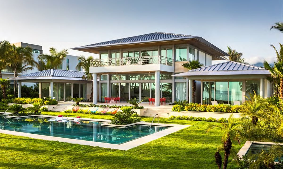 Mansión costera rompe récord de venta en el complejo de lujo Bahía Beach