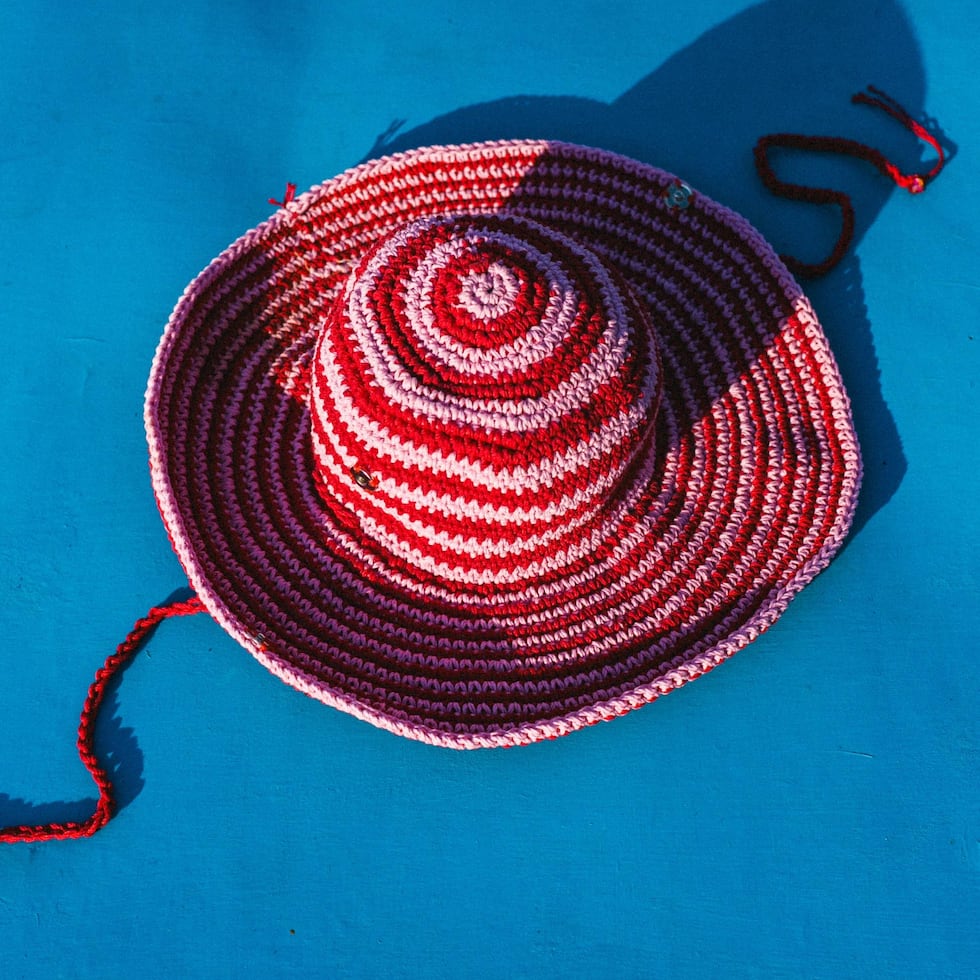 Sombrero de raffia colorida.