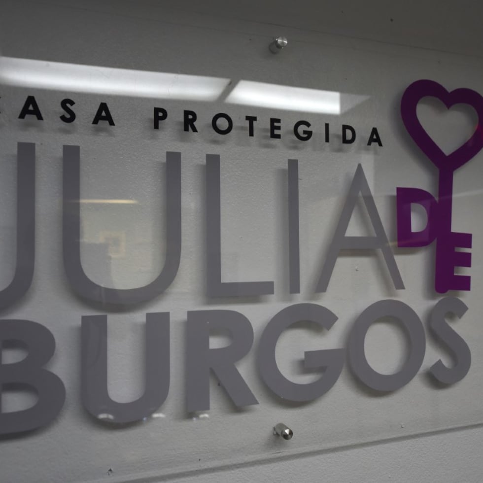 Las piezas disponibles en el bazar de Casa Protegida Julia de Burgos van desde ropa y bisutería hasta artículos para el hogar y juguetes para la niñez.