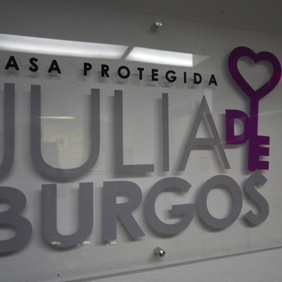 Según la demanda incoada por Bautista REO PR, Corp., Casa Julia adeuda sobre $280,000 de un préstamo hipotecario consolidado.