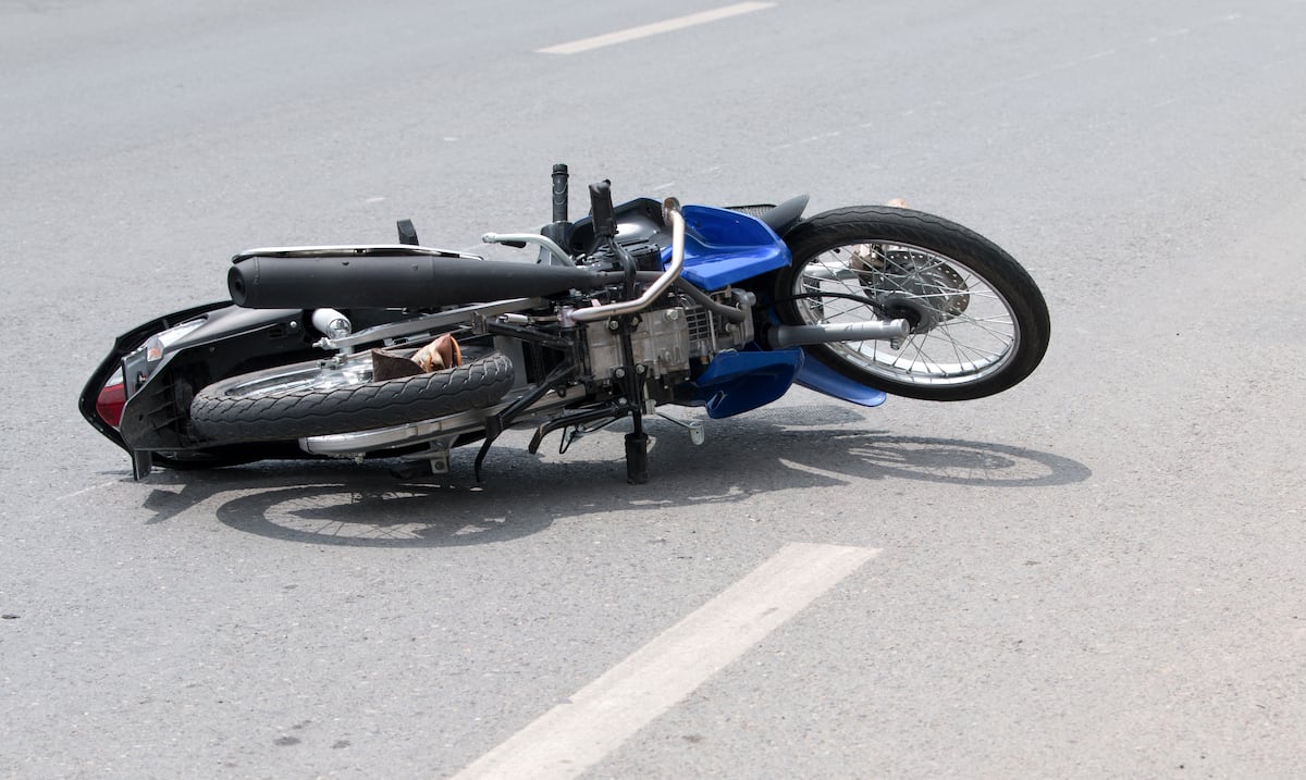 Motociclista de 22 años resulta gravemente herido en presunto “hit and run” en Coamo