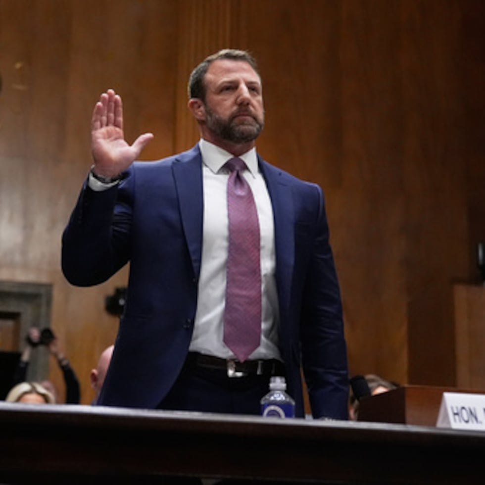 El senador Markwayne Mullin, republicano de Oklahoma, estuvo el miércoles en una audiencia del Comité del Senado sobre Seguridad Nacional y Asuntos Gubernamentales.