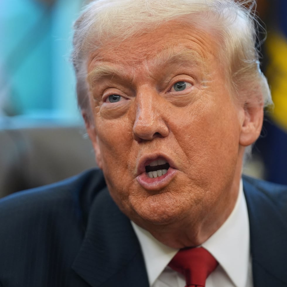 El mandatario, quien reiteró que los ataques contra los cárteles de la droga dentro del territorio venezolano comenzarán “muy pronto”, insistió en que, aunque “Venezuela ha sido peor que la mayoría”, hay otros países que también envían “a sus narcotraficantes” a Estados Unidos.