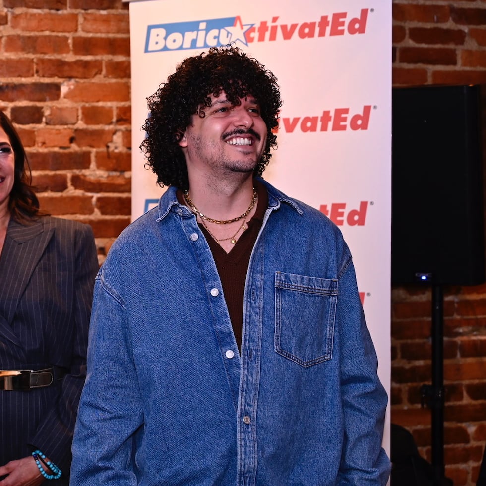 BoricuaActivatEd homenajeó a PJ Sin Suela, en la foto con la directora de la organización, Jennice Fuentes. (Sandy Schaeffer)