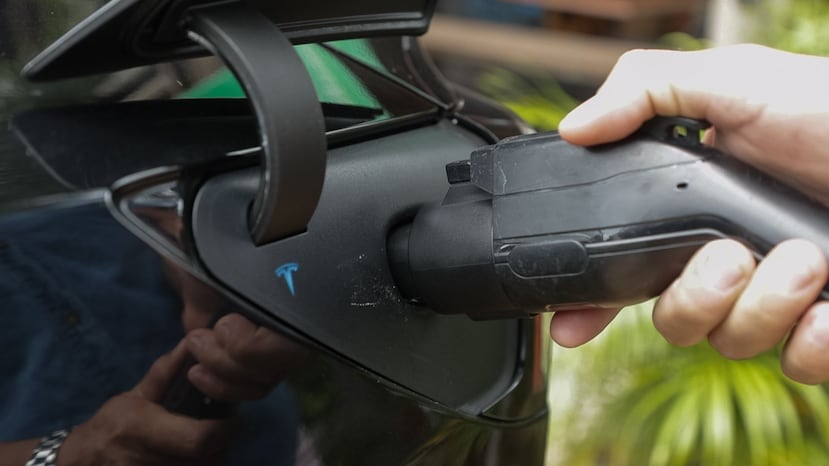 España instalaría progresivamente puntos de recarga eléctrica en las estaciones de servicio con mayor volumen de venta. (Archivo / GFR Media)