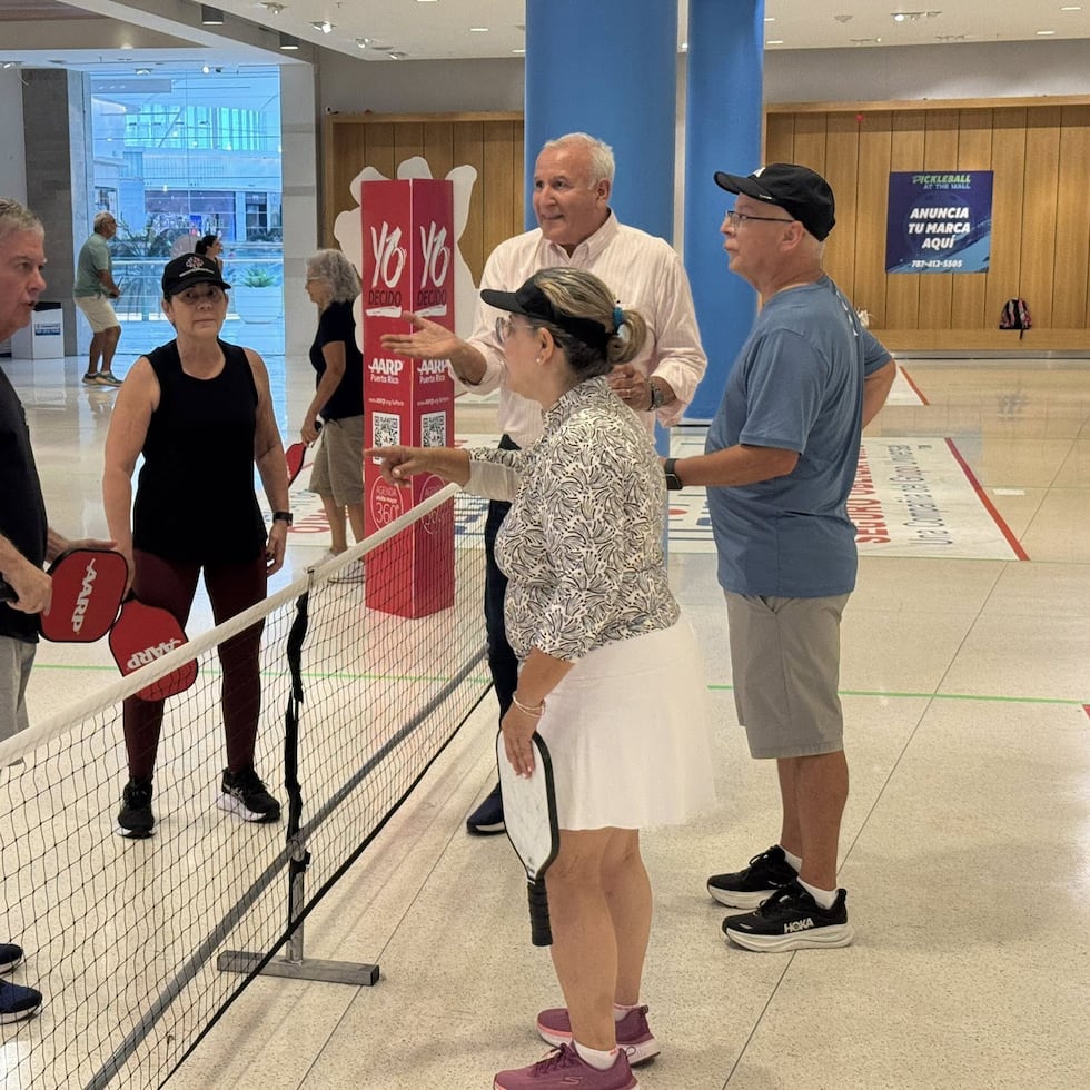 La organización AARP Puerto Rico organizó una clínica de pickleball.