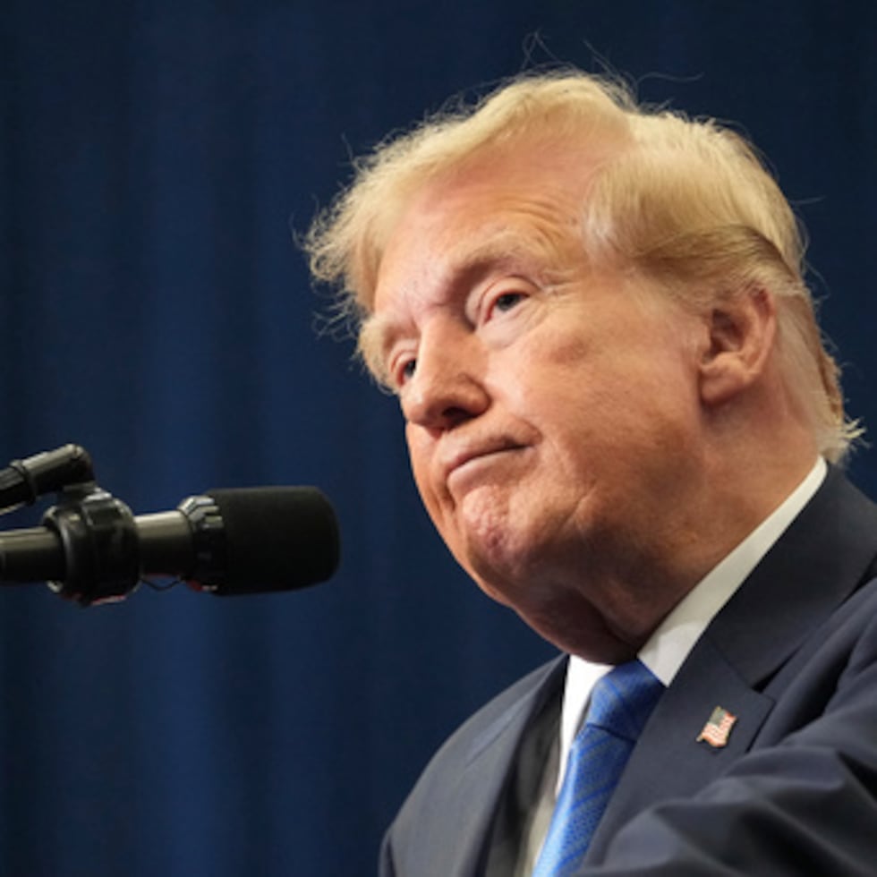 El juez Alvin K. Hellerstein reiteró su conclusión anterior en contra de Trump y sostuvo que los motivos que el presidente adujo para renovar su solicitud "no son nuevos ni legalmente suficientes".