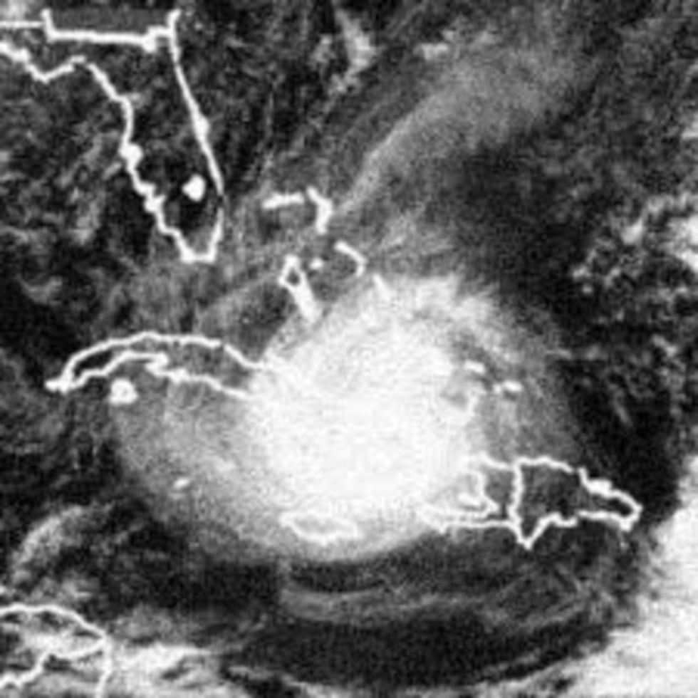 En 1963, el huracán Flora pasó más de 100 horas en el oriente del territorio cubano, desplazándose de forma errática, dibujando un "lazo", y dejando una estela de destrucción a su paso. Provocó inundaciones masivas y unas 1,750 muertes.
