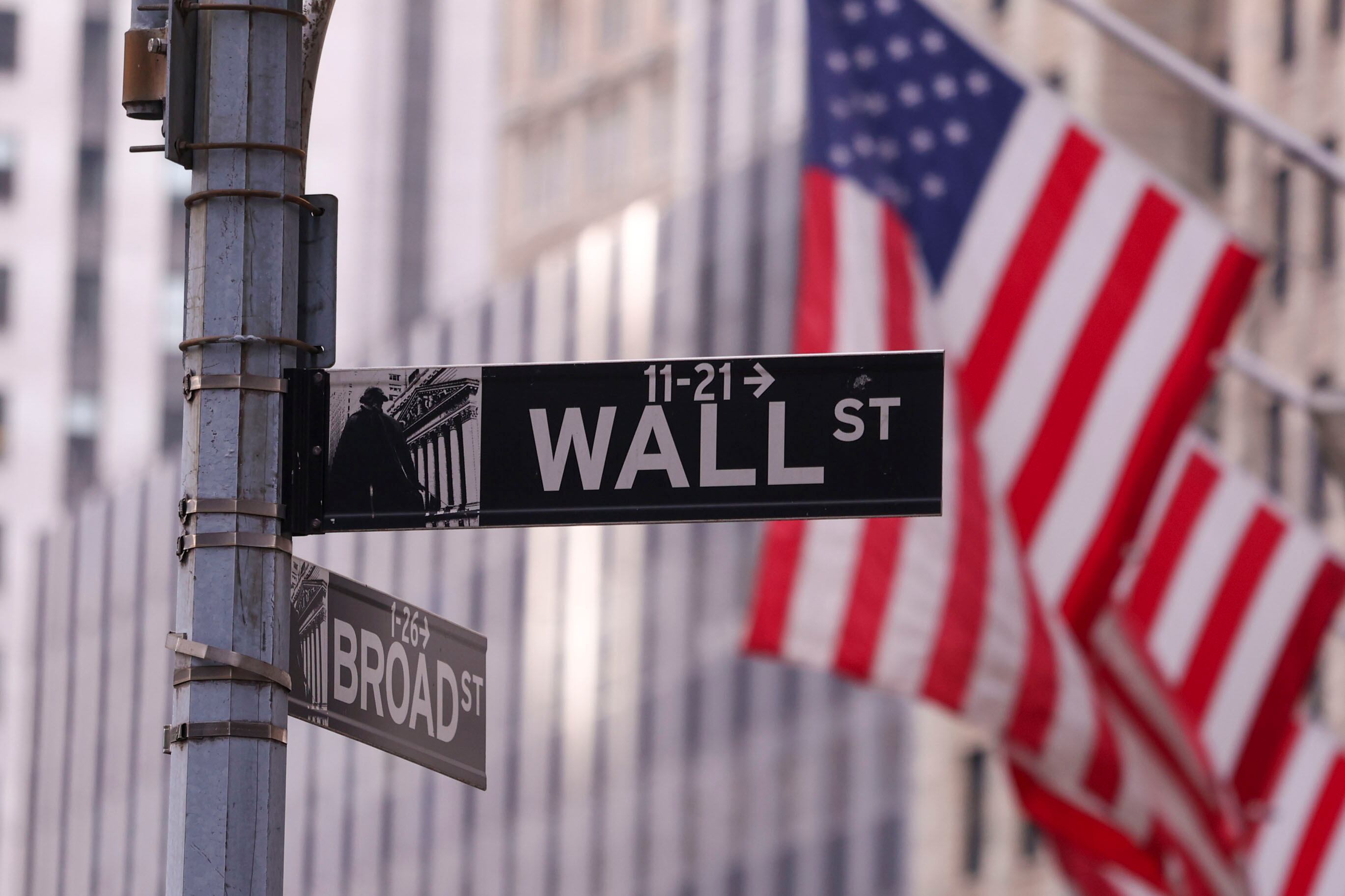 Imagen de la cobertura de: Cardona publica “Nuestra Señora de Wall Street”