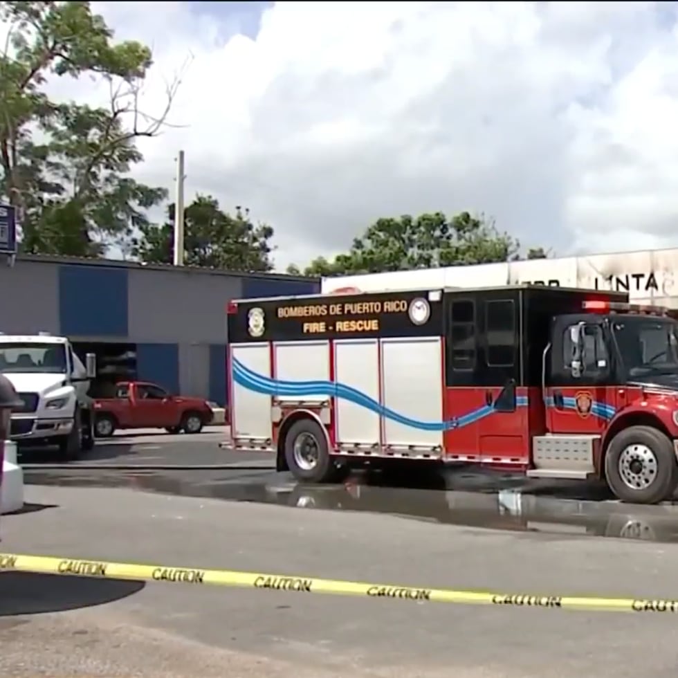 El incendio tomó 10 horas en extinguirse, debido a la cantidad de materiales inflamables dentro de la estructura.