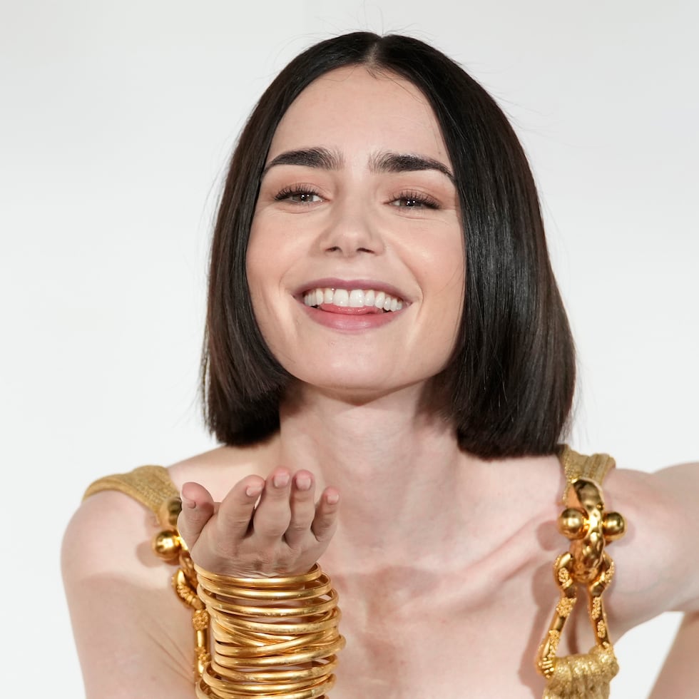 Lilly Collins protagoniza "Emily in Paris".