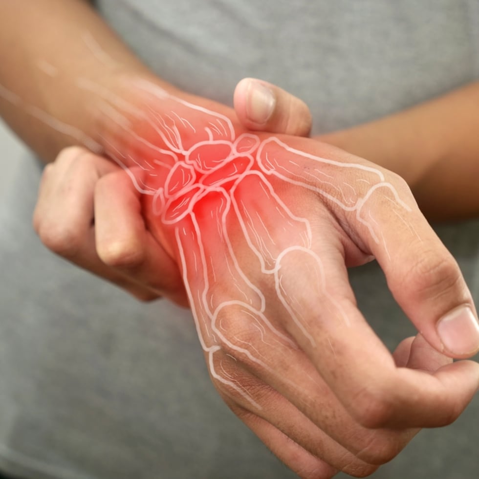 Se experimenta malestar continuo en la estructura esquelética como consecuencia del debilitamiento del tejido óseo.