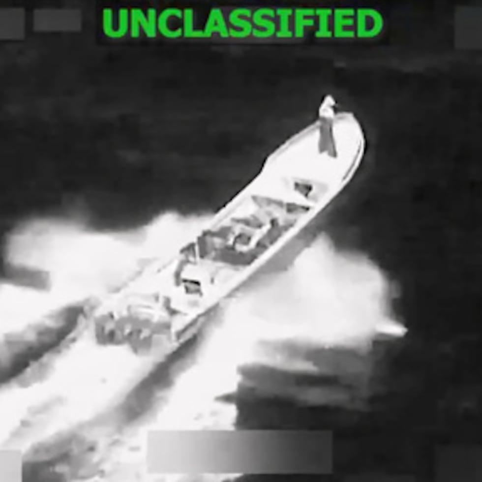 Imagen de una embarcación atacada por el Ejército el 23 de enero de 2026.