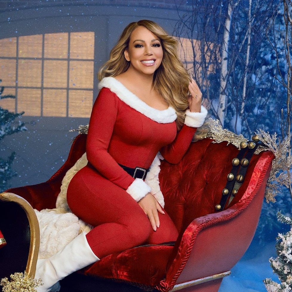 La artista femenina con más ventas de todos los tiempos, Mariah Carey con su icónico álbum "Merry Christmas" y su exitoso "All I Want For Christmas Is You".