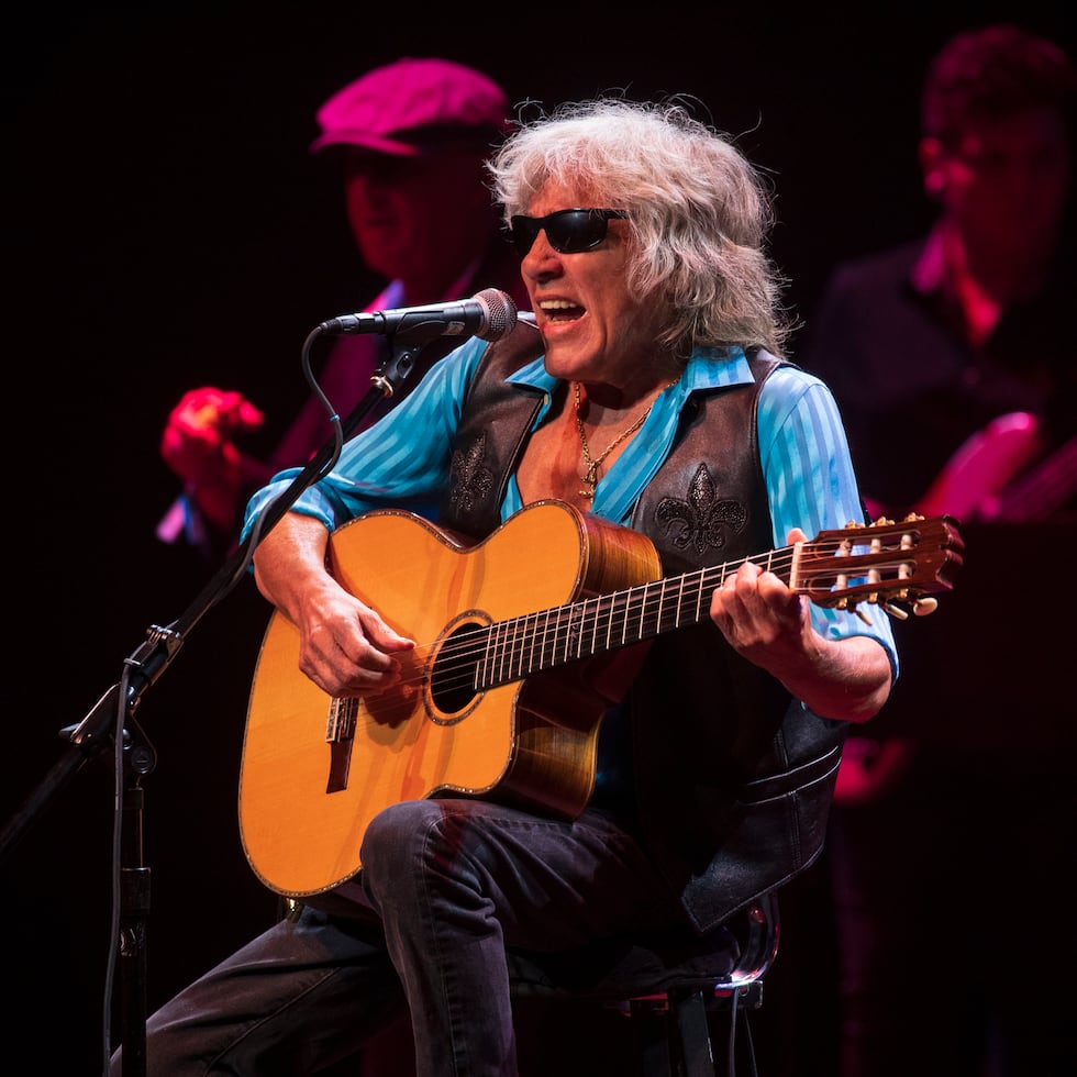 Recorded in 1970, Feliciano’s historic performance became an international hit.