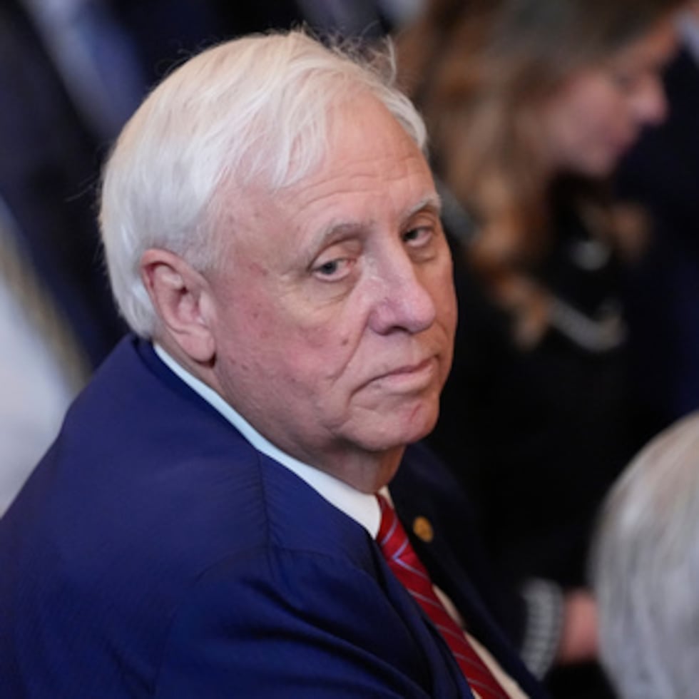 La revista Forbes estimó la fortuna de Justice en $1,900 millones de dólares la década pasada, pero le retiró el título de multimillonario en 2021, cuando su patrimonio se había reducido a unos $513 millones.