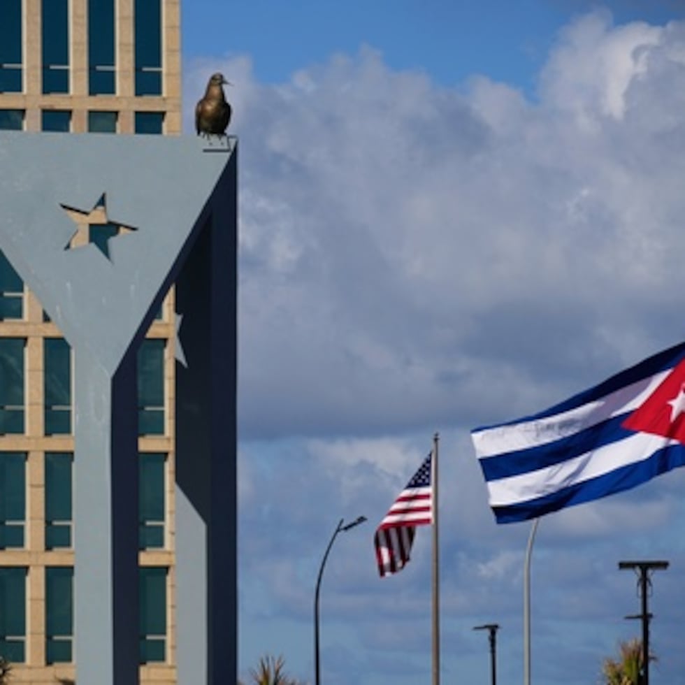 El domingo, Trump escribió que Cuba ya no viviría del petróleo y el dinero de Venezuela, país al que Estados Unidos atacó el 3 de enero en una impactante operación en la que murieron 32 oficiales cubanos y que llevó a la detención del presidente Nicolás Maduro.