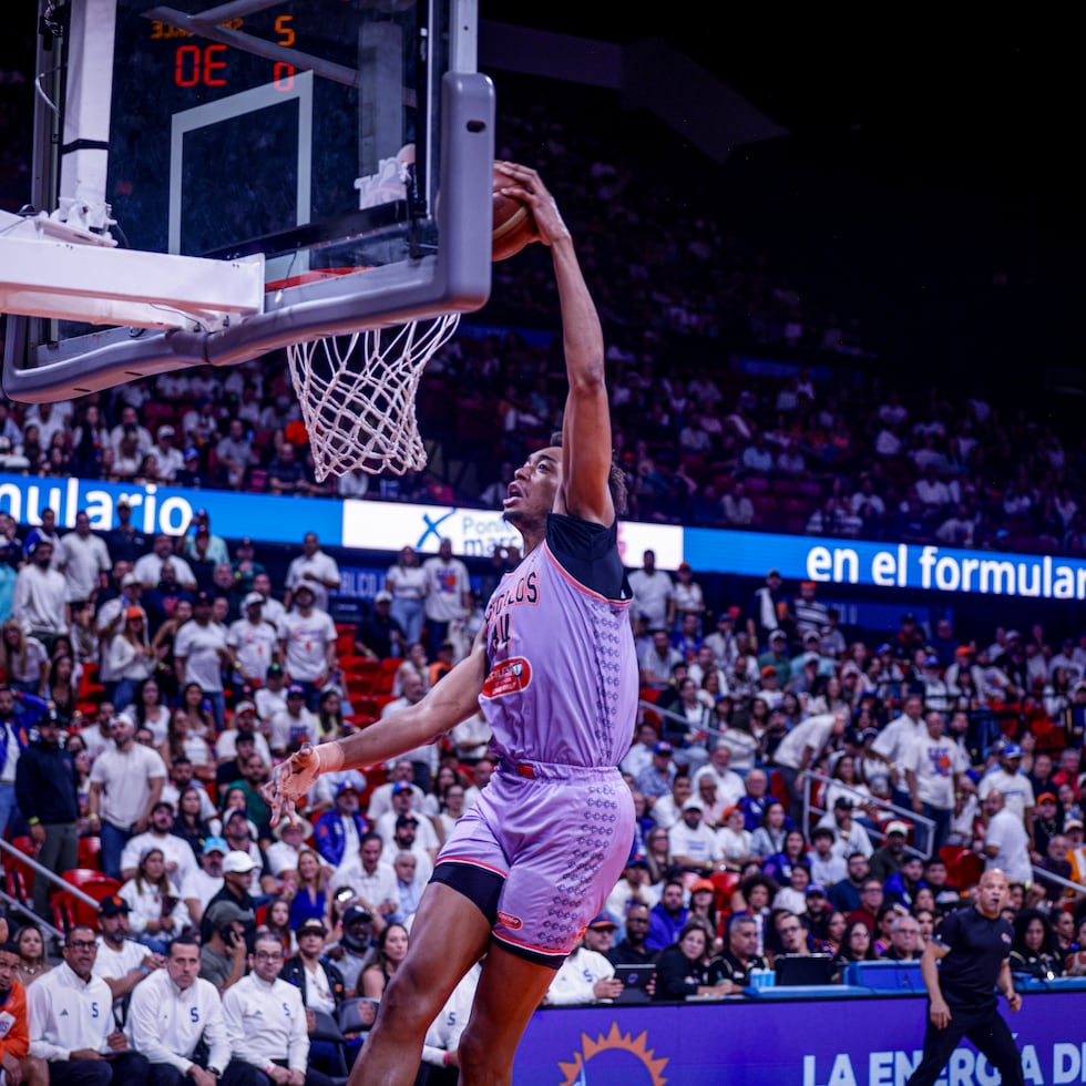Moses Brown anotó 18 puntos y capturó nueve rebotes en la victoria.