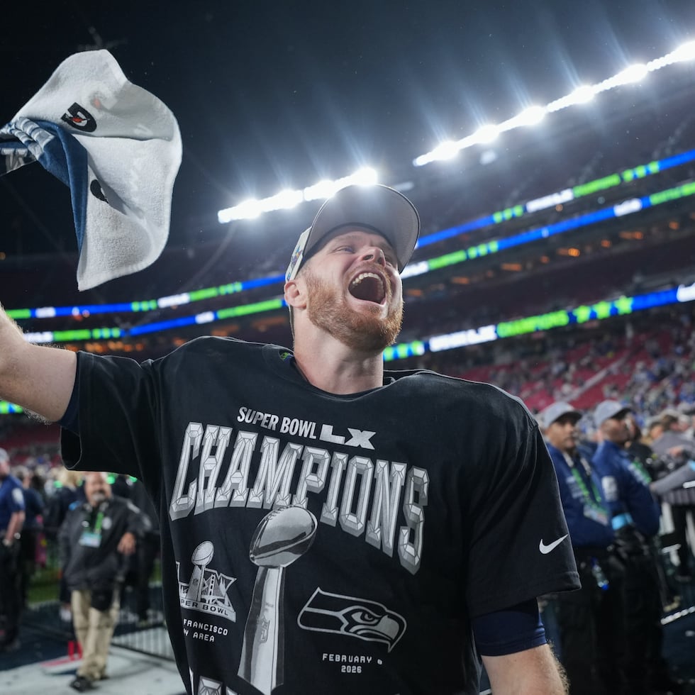 El mariscal de campo de los Seahawks Sam Darnold abrirá la campaña ante los Patriots.